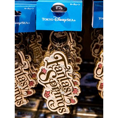 迪士尼樂園新園區夢幻泉鄉系列鑰匙圈字母造型-10月中出貨 預購