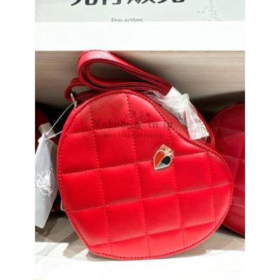 迪士尼商店VILLAINS反派角色系列紅心皇后愛心肩背包(VIP下標限定請勿自行下單)