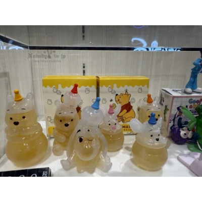 迪士尼商店維尼ONEY DAY系列蜂蜜罐造型公仔盲盒(VIP下標限定請勿自行下單)