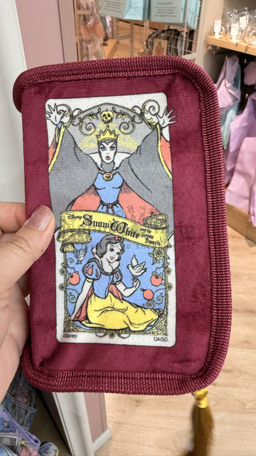 THREEPPY x disney書本造型拉鍊包