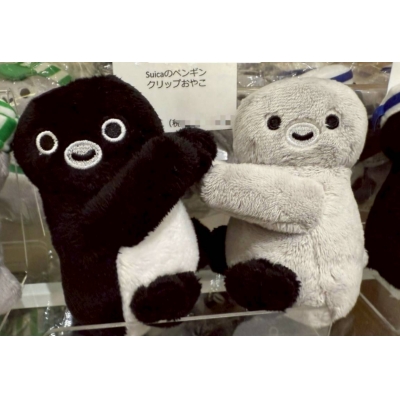 Suica 企鵝手部夾式絨毛娃娃
