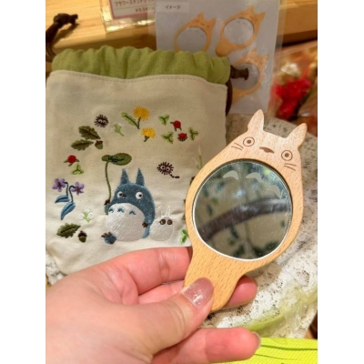 吉ト力宮崎駿龍貓刺繡束口袋+迷你手拿鏡組