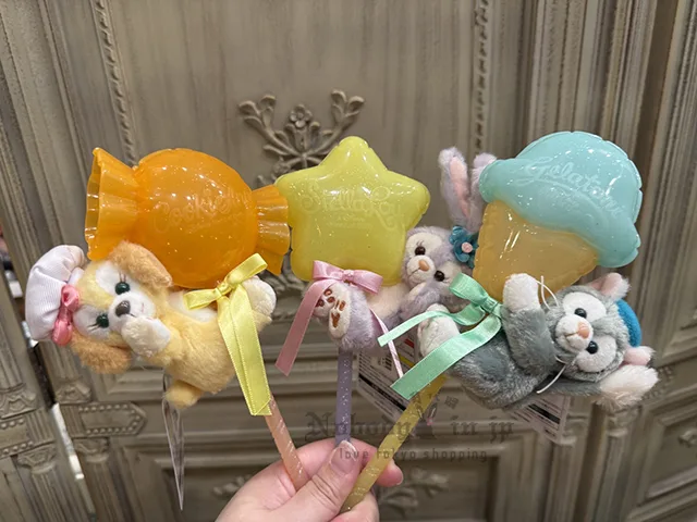 迪士尼樂園達菲與好朋友攝影手拿棒吊飾 特價現貨 原價799