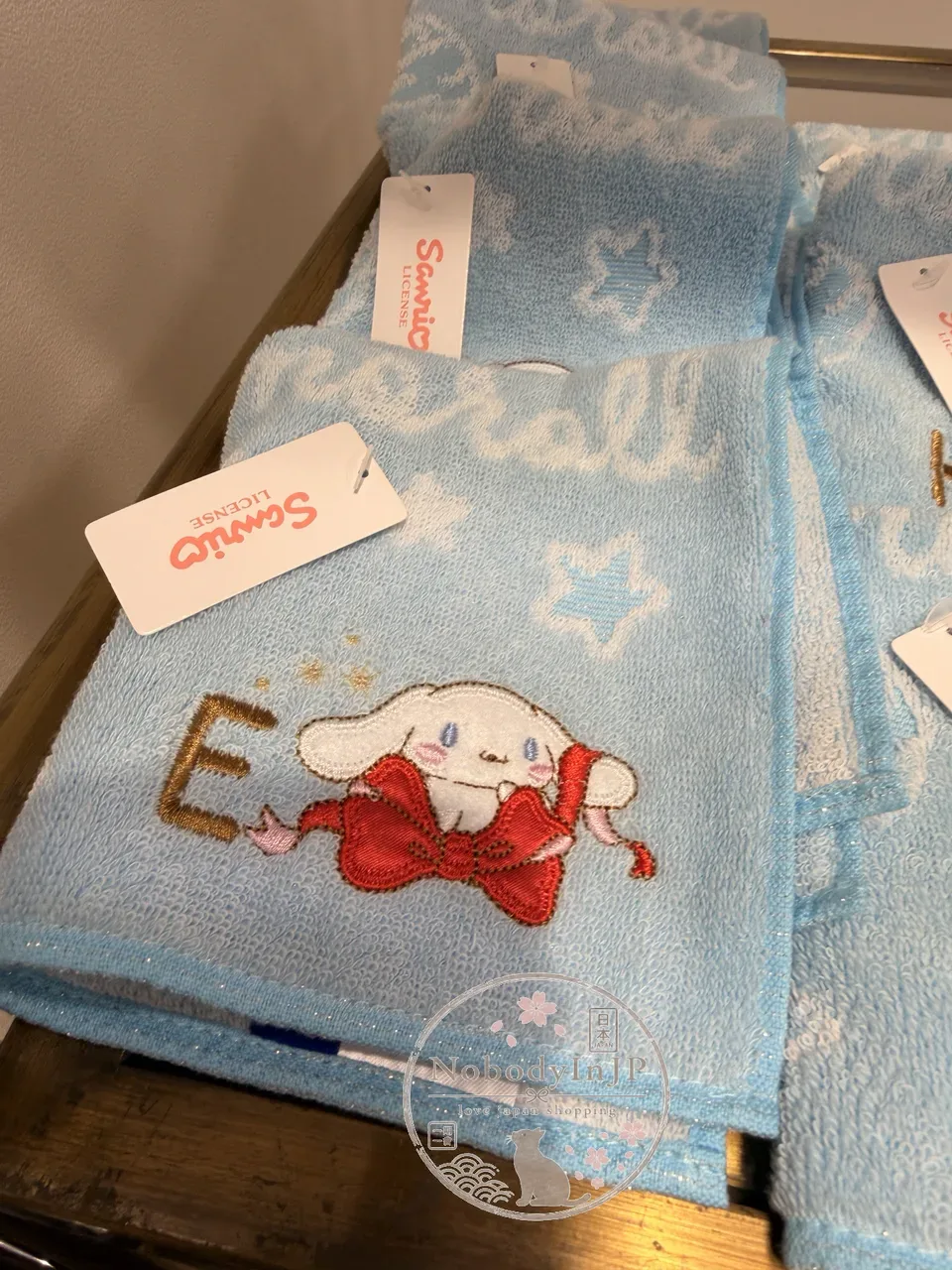 Sanrio伊勢丹期間限定展絲帶與字母刺繡方巾
