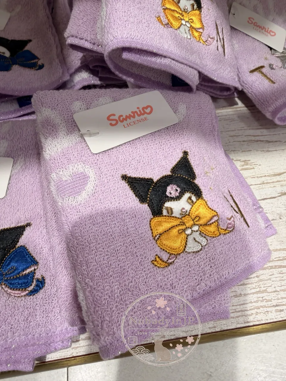 Sanrio伊勢丹期間限定展絲帶與字母刺繡方巾