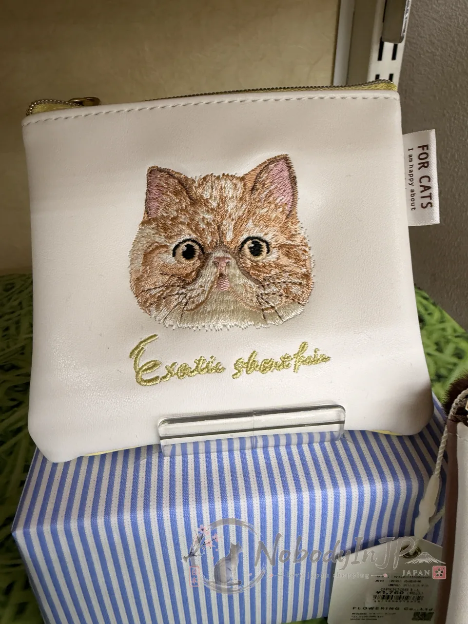 FLOWERING貓系刺繡毛球合皮拉錬袋 特價