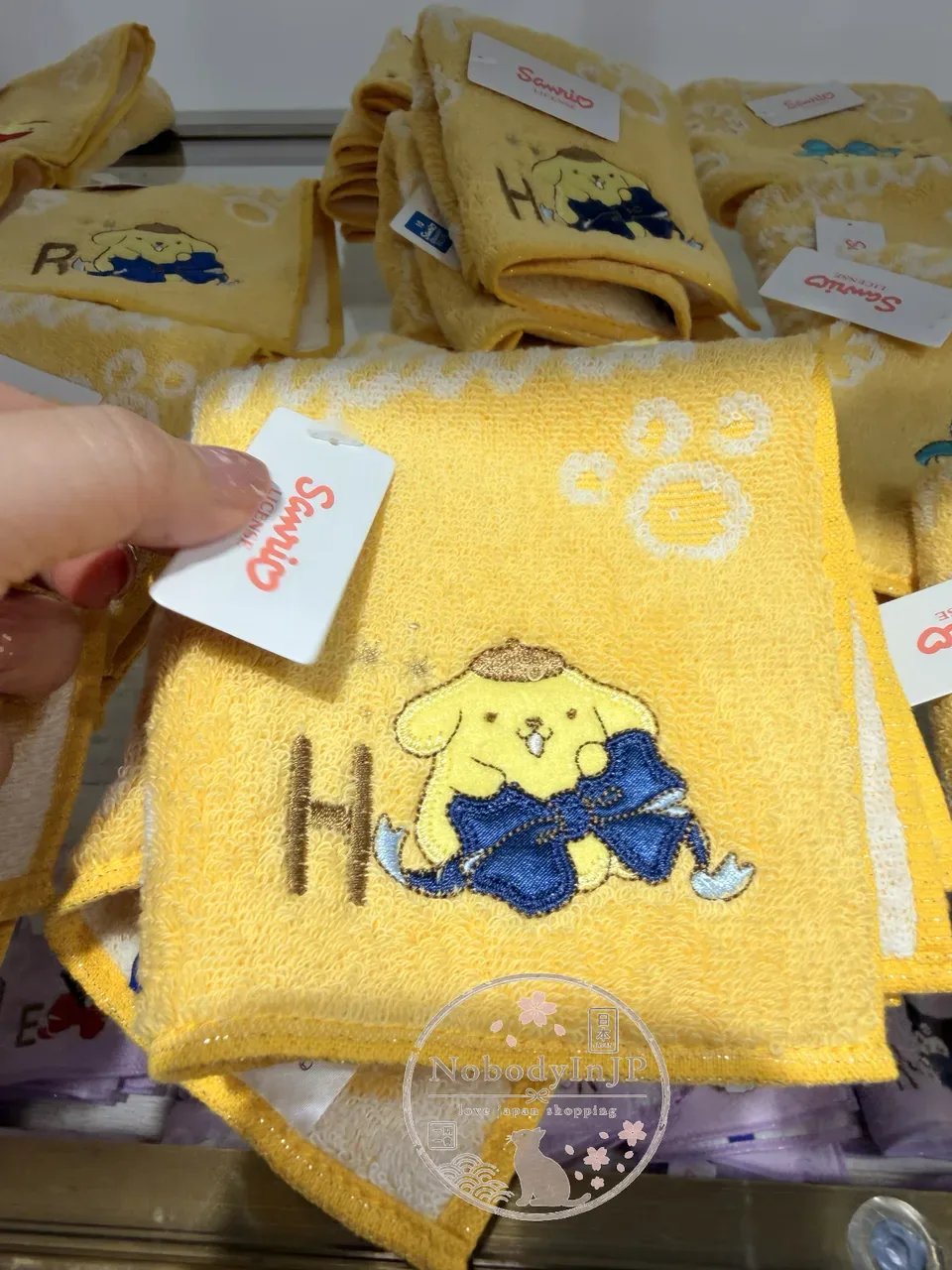 Sanrio伊勢丹期間限定展絲帶與字母刺繡方巾