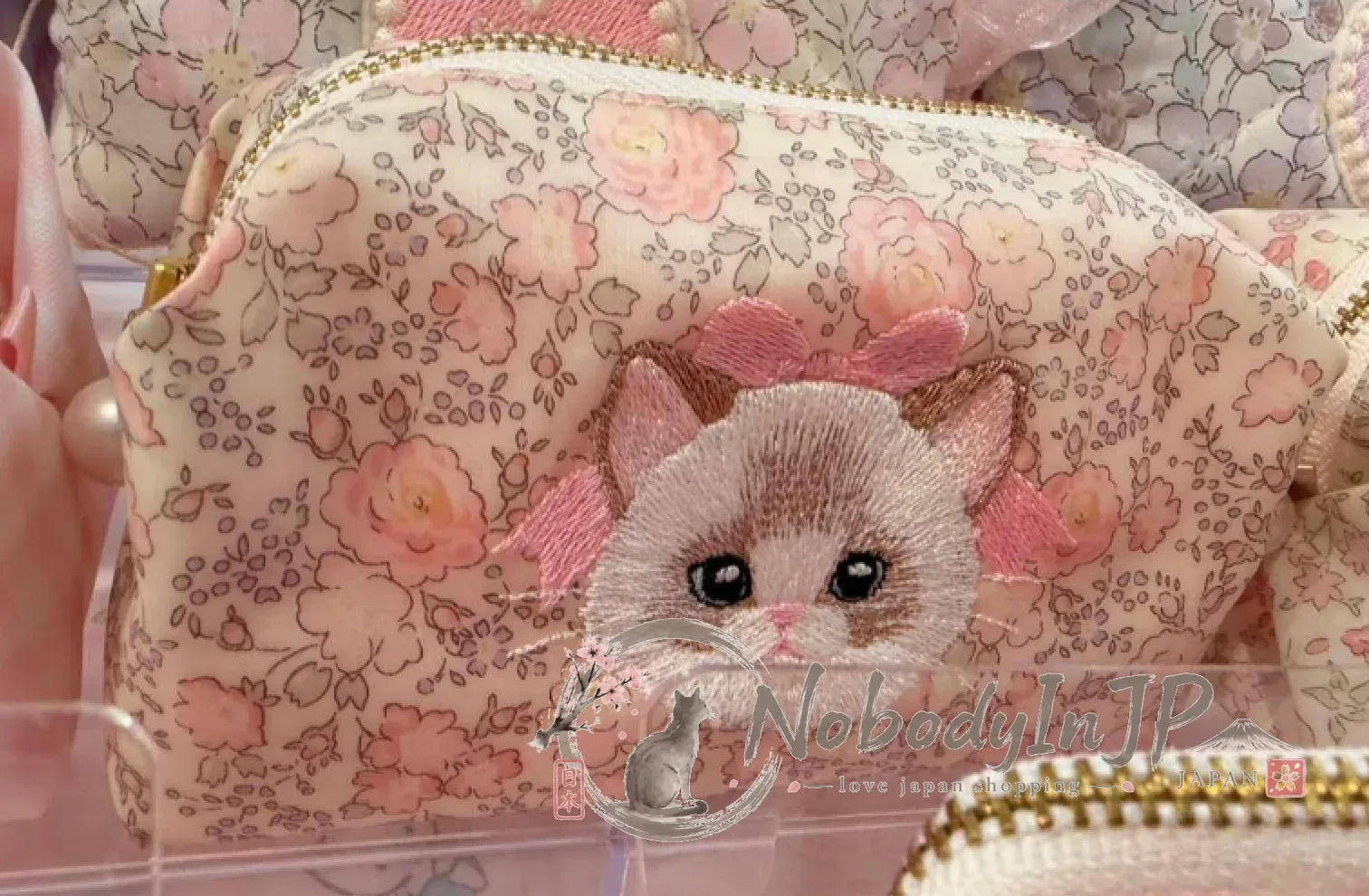 Sanrio伊勢丹期間限定展刺繡防潑水拉錬小物包
