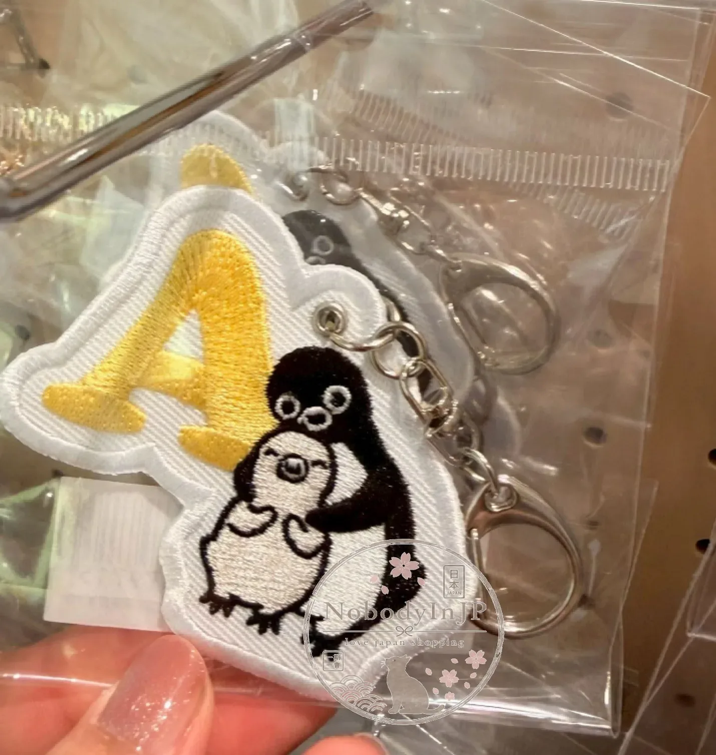 Suica企鵝字母刺繡吊飾