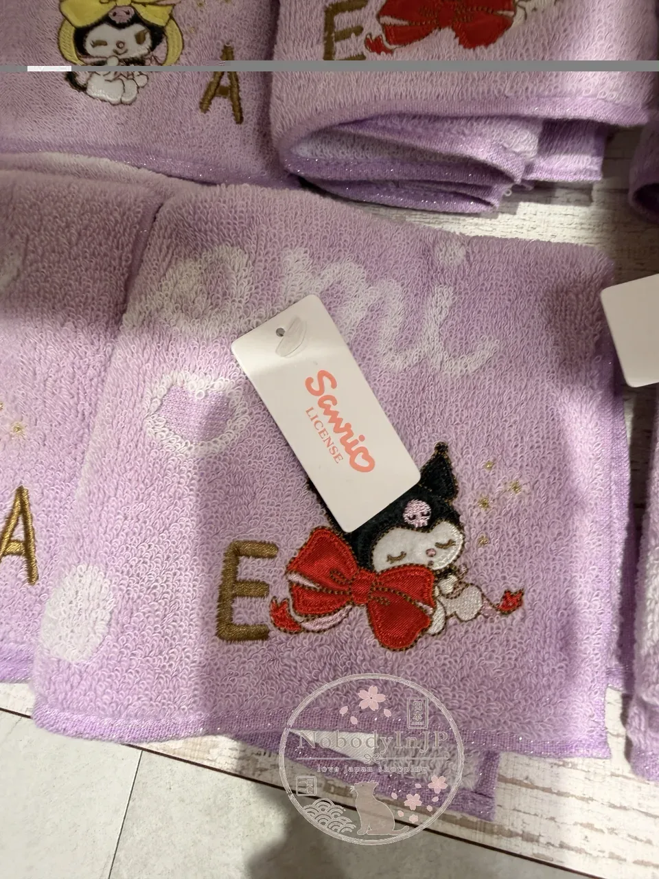 Sanrio伊勢丹期間限定展絲帶與字母刺繡方巾
