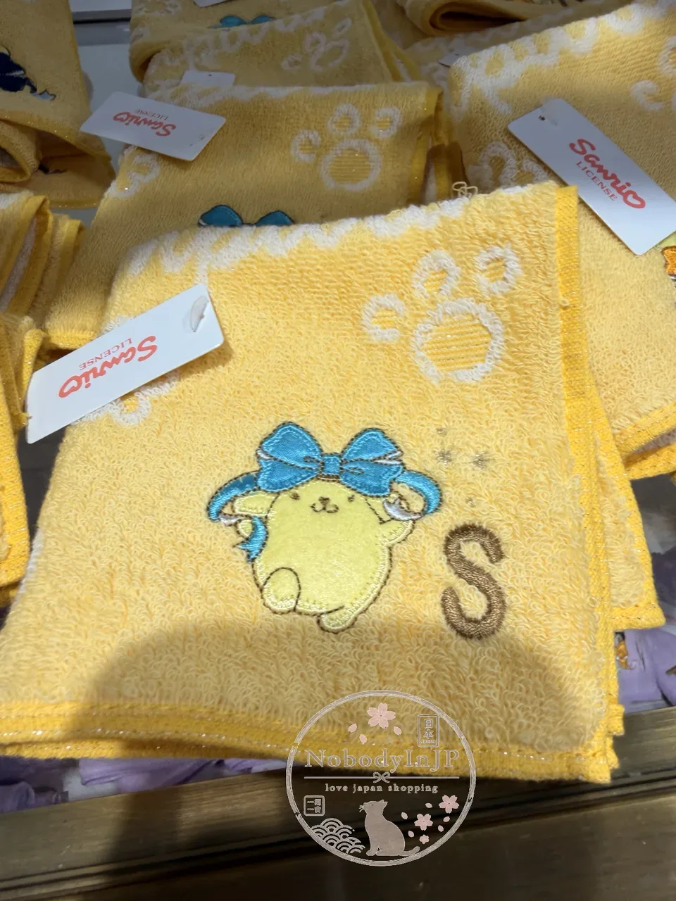 Sanrio伊勢丹期間限定展絲帶與字母刺繡方巾
