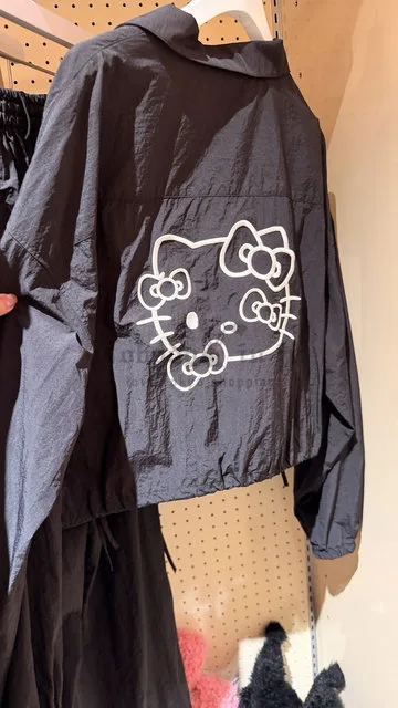 Sanrio house尼龍拉鍊短版外套