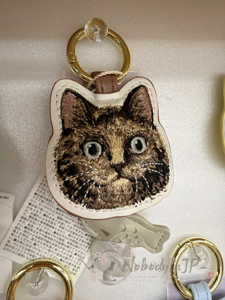 FLOWERING猫咪刺繡小魚伸縮繩吊飾 特價