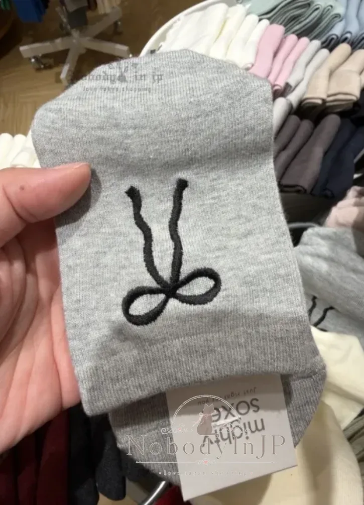 Tabio靴下屋後跟蝴蝶結刺繡短襪