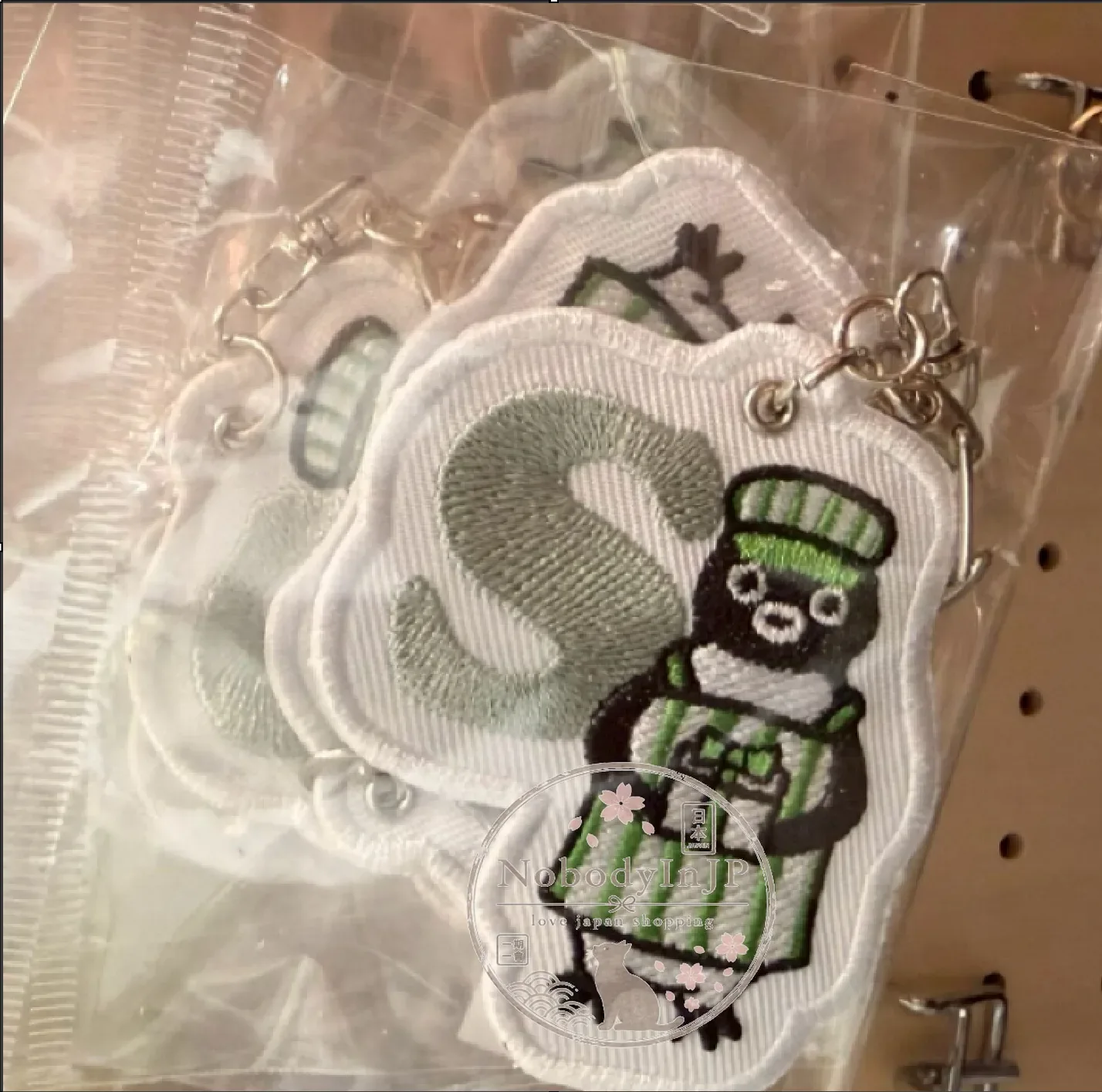 Suica企鵝字母刺繡吊飾
