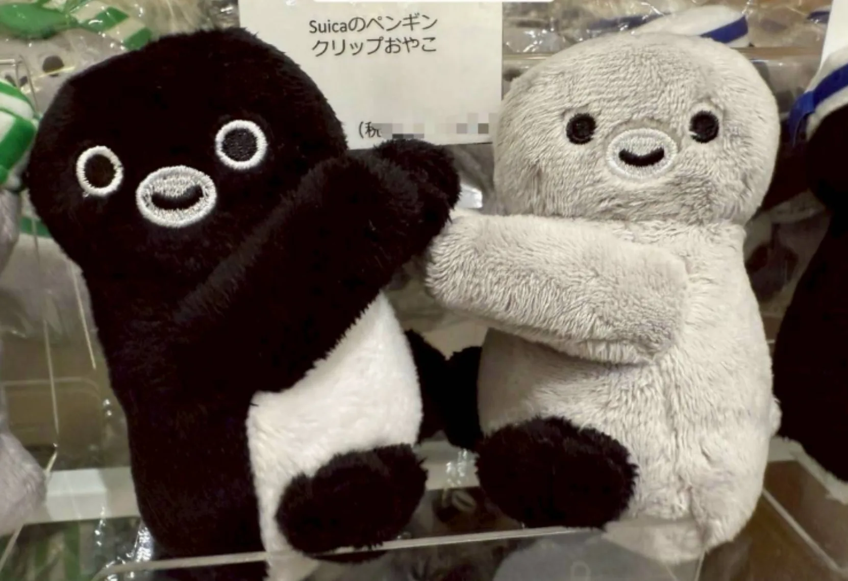 Suica 企鵝手部夾式絨毛娃娃
