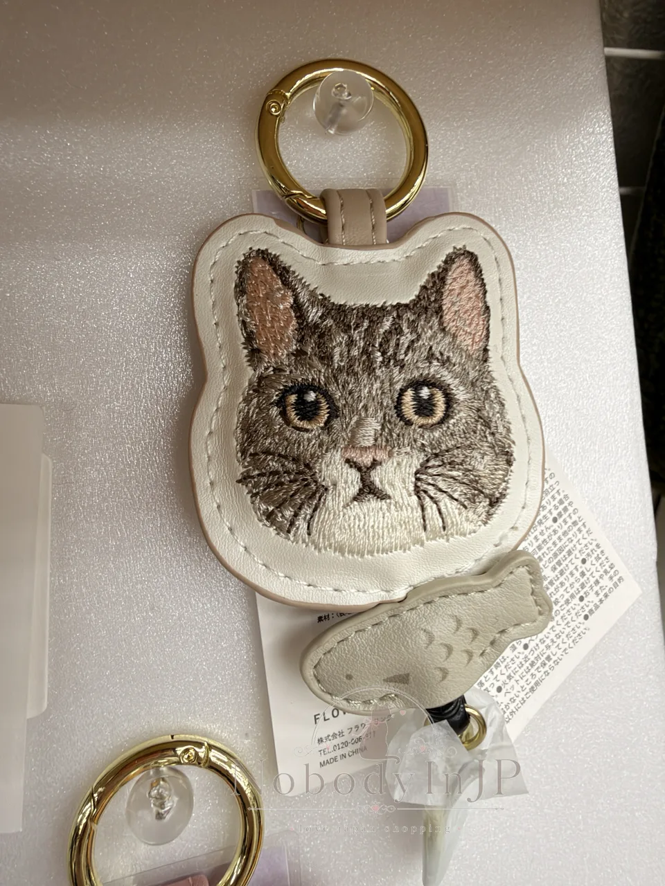 FLOWERING猫咪刺繡小魚伸縮繩吊飾 特價