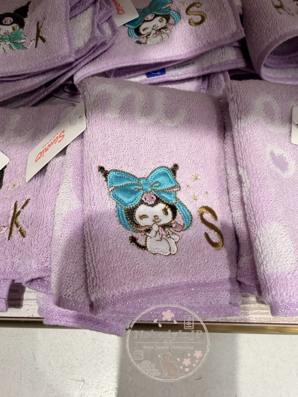 Sanrio伊勢丹期間限定展絲帶與字母刺繡方巾