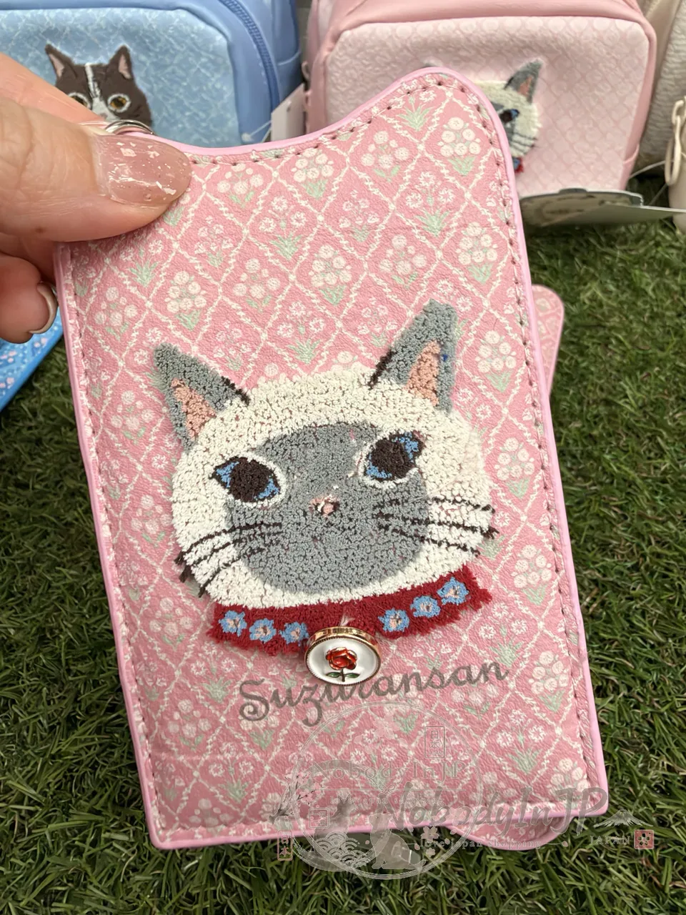 Kusuguru洋裝貓咪合皮刺繡伸縮票卡套 特價 