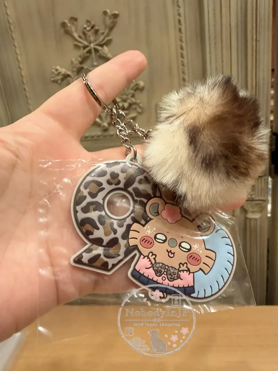 9090x吉伊卡哇聯名曬黑辣妹系列毛球鑰匙圈 現貨